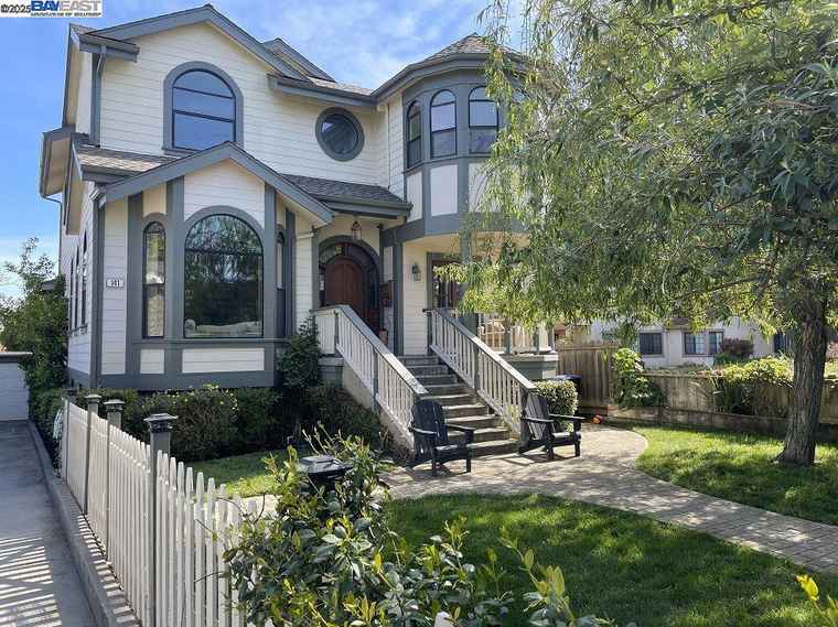 Photo of 141 Ray St Pleasanton, CA 94566