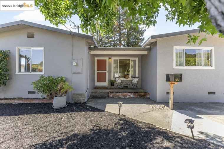 Photo of 615 Manuel Dr Novato, CA 94945