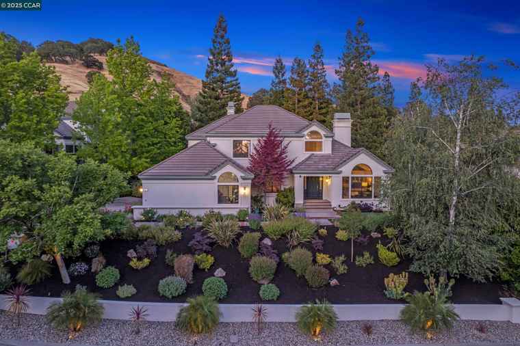 Photo of 40 Oak Trail Ct Alamo, CA 94507