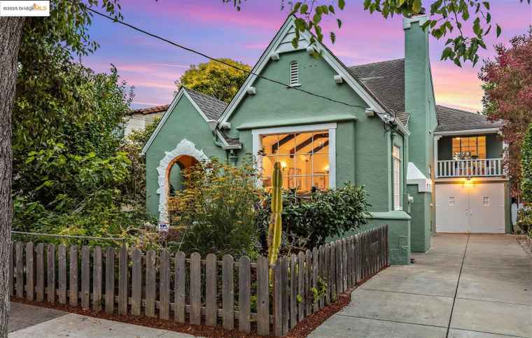 Photo of 543 58th St Oakland, CA 94609