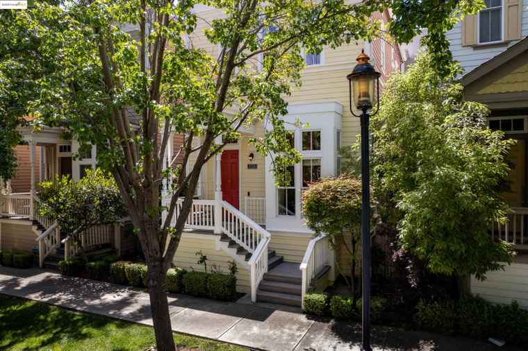 Photo of 2138 Lewis St Hercules, CA 94547
