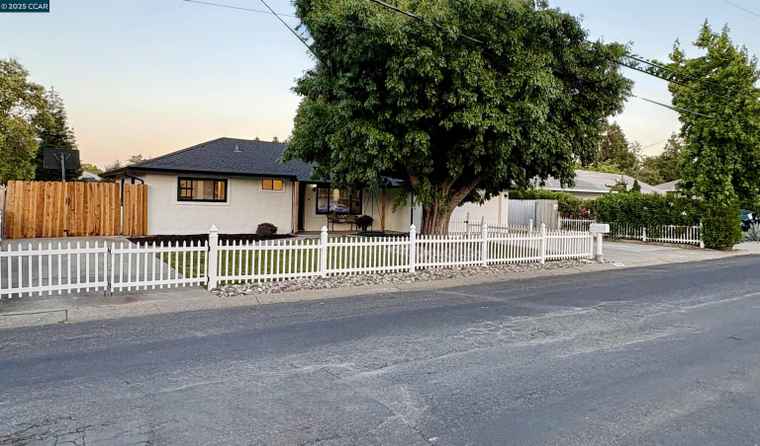Photo of 2036 Helen Rd Pleasant Hill, CA 94523