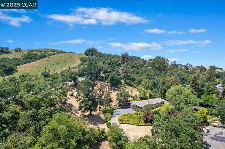 Photo of 645 Evelyn Ct Lafayette, CA 94549