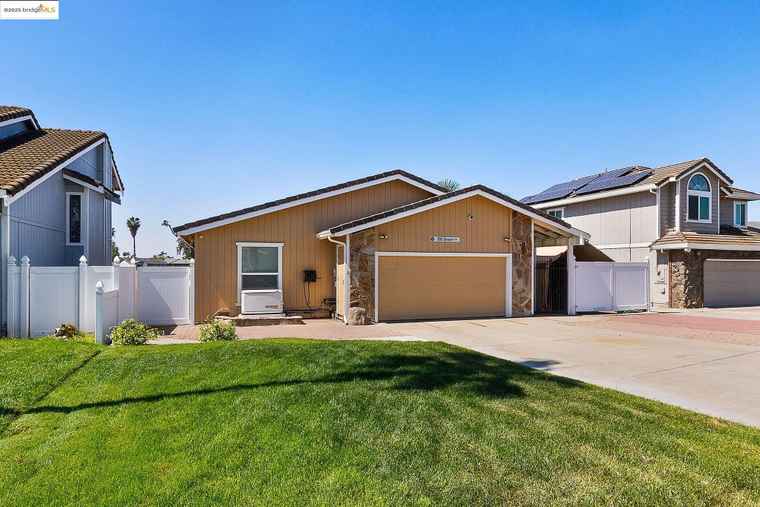 Photo of 780 Beaver Ln Discovery Bay, CA 94505