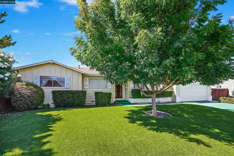 Photo of 1777 Woodland Ct Concord, CA 94521