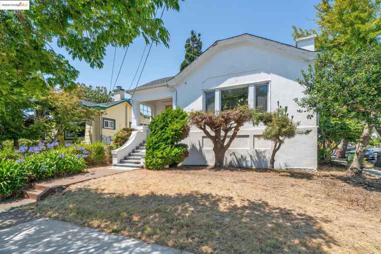 Photo of 1239 Carleton St Berkeley, CA 94702