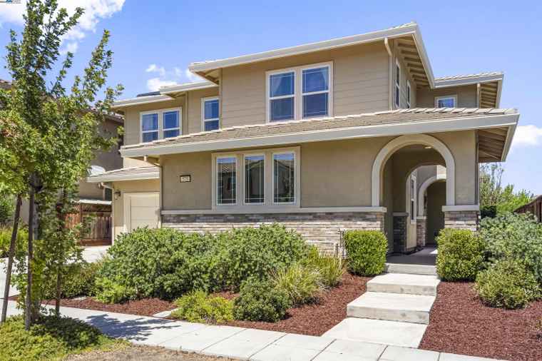 Photo of 575 W Strauss Dr Mountain House, CA 95391