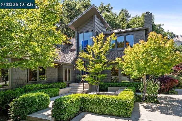 Photo of 25 Haciendas Rd Orinda, CA 94563