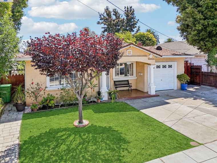 Photo of 33643 3rd St Union City, CA 94587