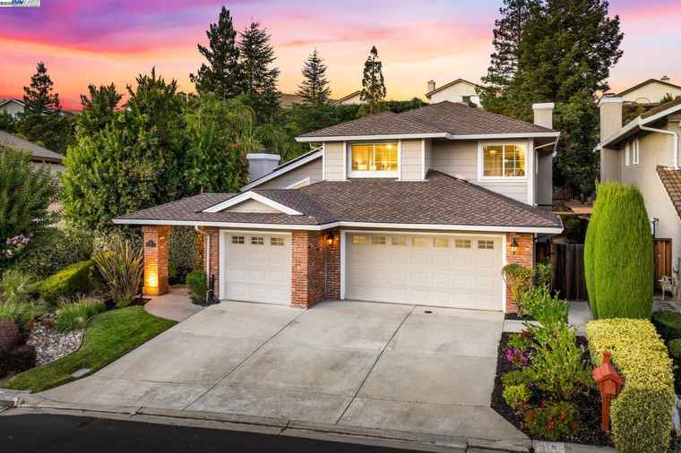 Photo of 639 Canyon Crest Rd East San Ramon, CA 94582