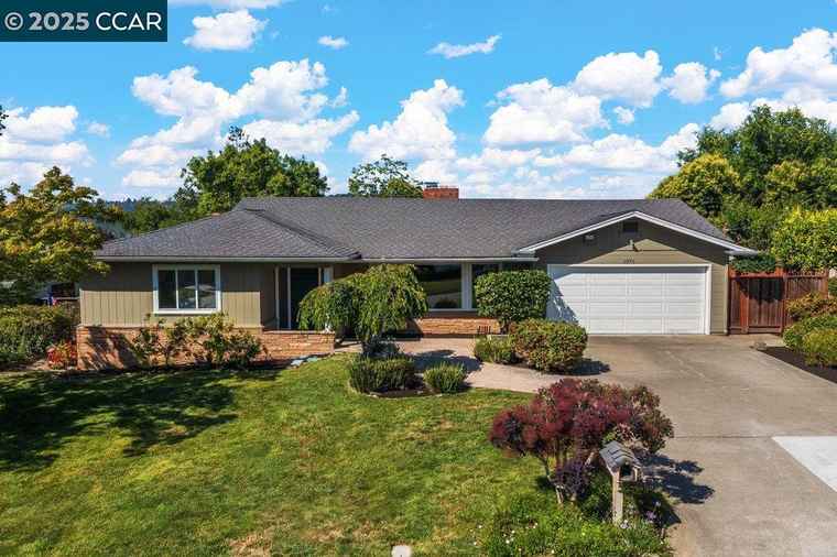 Photo of 1071 Serrano Ct Lafayette, CA 94549