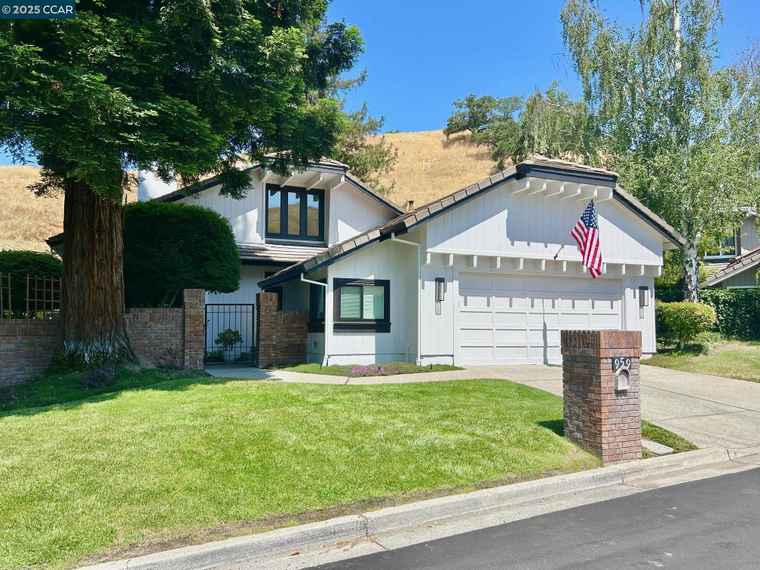 Photo of 959 Redwood Dr Danville, CA 94506