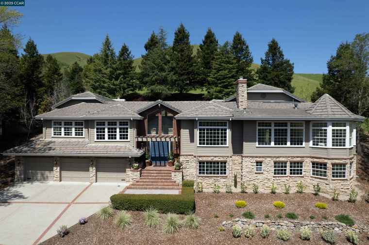 Photo of 46 Merrill Cir N Moraga, CA 94556