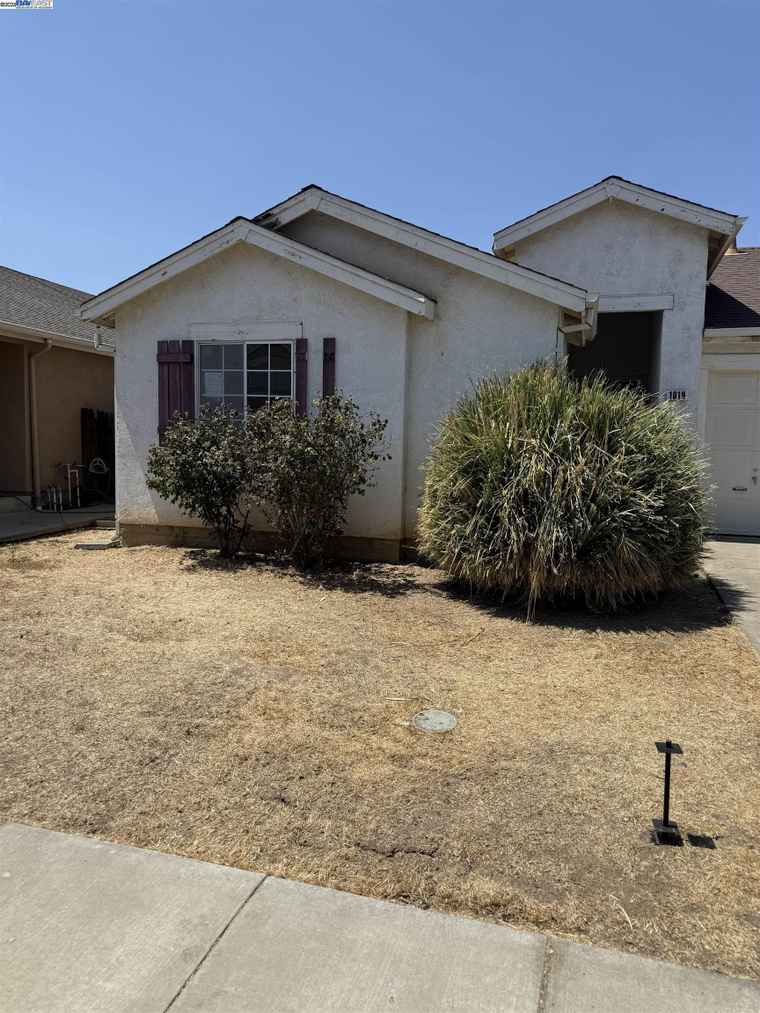 Photo of 1019 Sparrow Hawk Ln Patterson, CA 95363