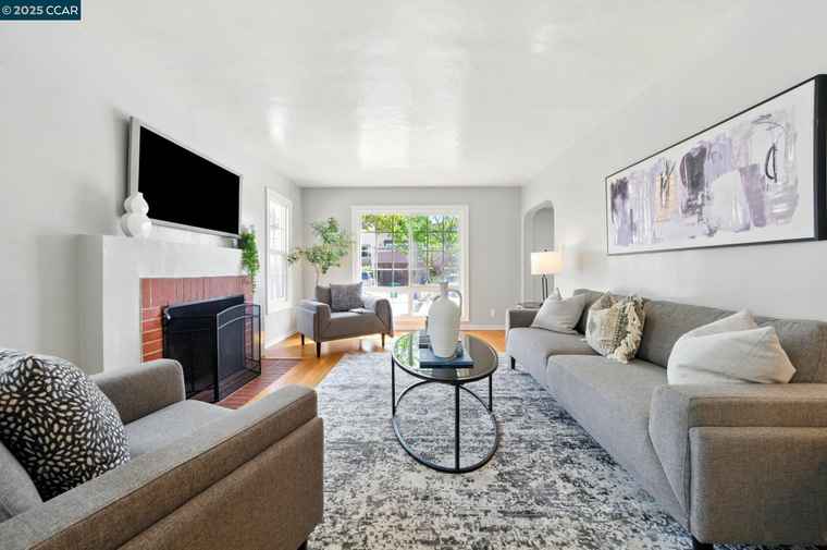 Photo of 932 Pierce St Albany, CA 94706