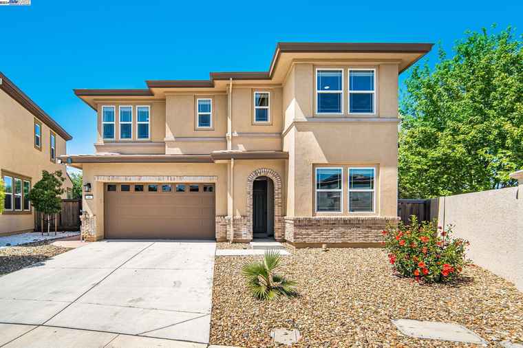 Photo of 66 Redberry Loop Brentwood, CA 94513