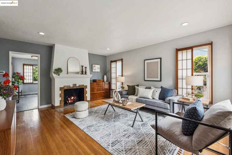 Photo of 2416 Valley St Berkeley, CA 94702
