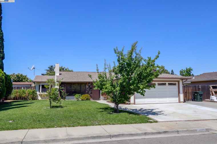 Photo of 850 Tanager Rd Livermore, CA 94551