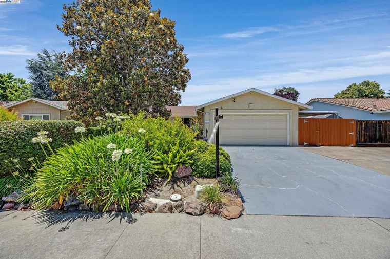 Photo of 2370 Tanager Dr Pleasanton, CA 94566