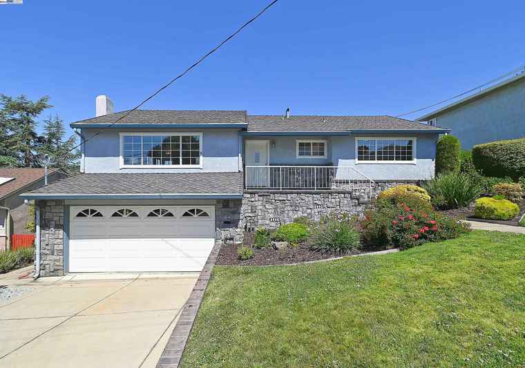 Photo of 3510 Northwood Dr Castro Valley, CA 94546