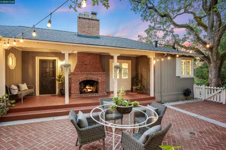 Photo of 4 La Campana Rd Orinda, CA 94563