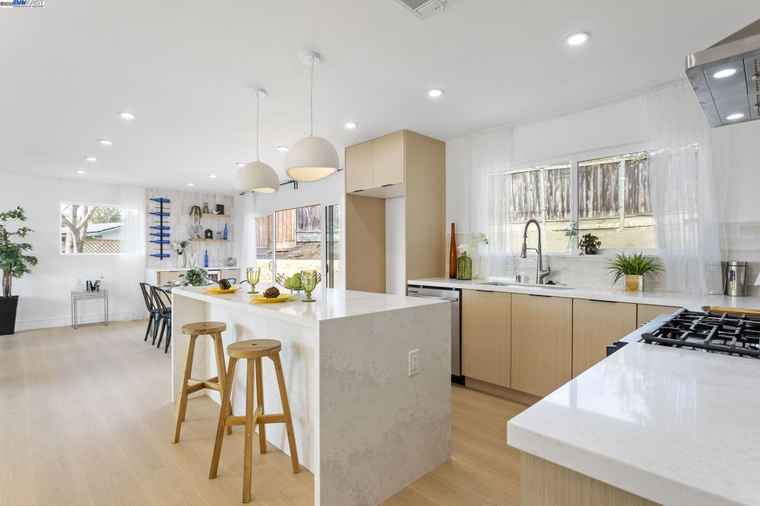 Photo of 365 Monaco Ave Union City, CA 94587