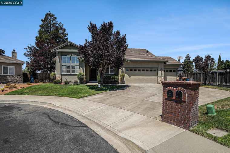 Photo of 121 St Nazaire Ct Martinez, CA 94553