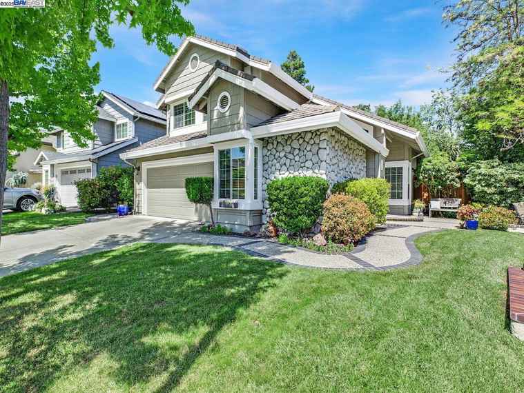 Photo of 8043 Crossridge Rd Dublin, CA 94568