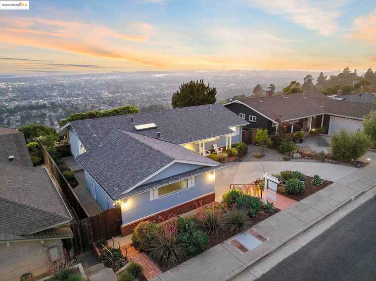 Photo of 51 Rishell Dr Oakland, CA 94619