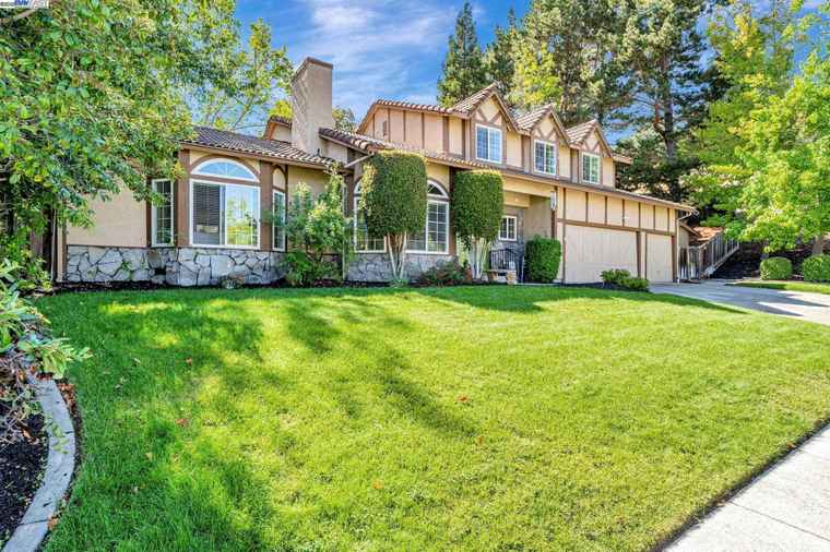 Photo of 7840 Creekside Dr Dublin, CA 94568
