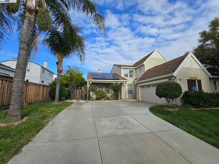 Photo of 694 Canmore Ct Brentwood, CA 94513