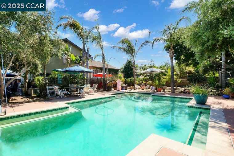 Photo of 1050 Woodglen Oakley, CA 94561