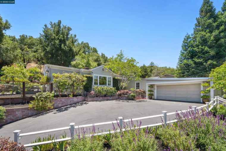 Photo of 3815 Palo Alto Dr Lafayette, CA 94549