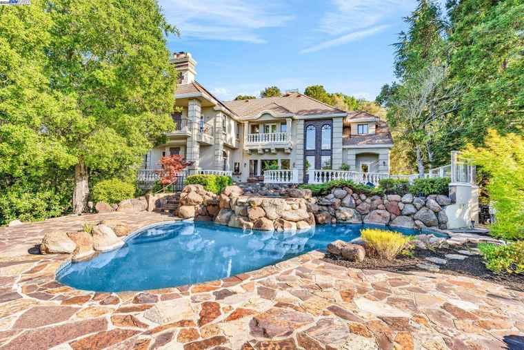 Photo of 219 Valley Oaks Dr Alamo, CA 94507