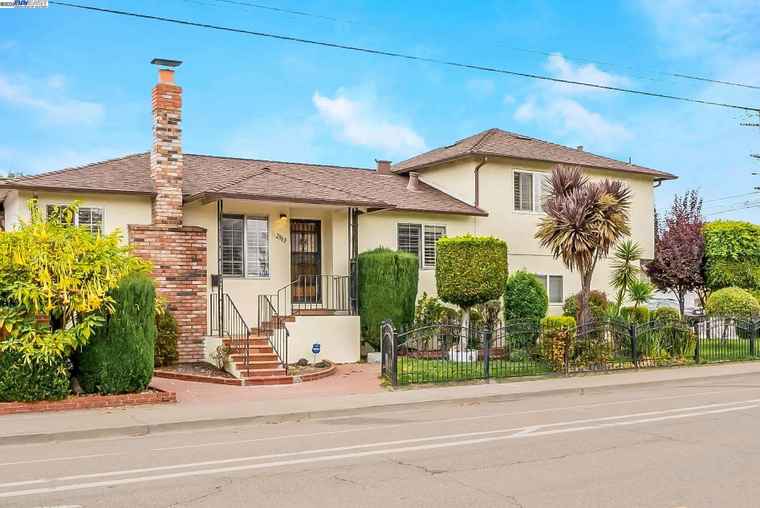 Photo of 2868 Norbridge Ave Castro Valley, CA 94546