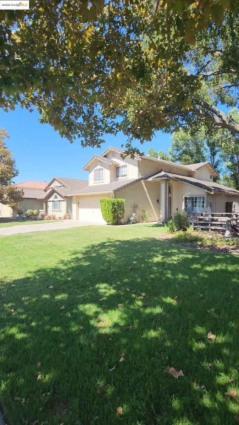 Photo of 349 Oak Glen Dr Oakley, CA 94561