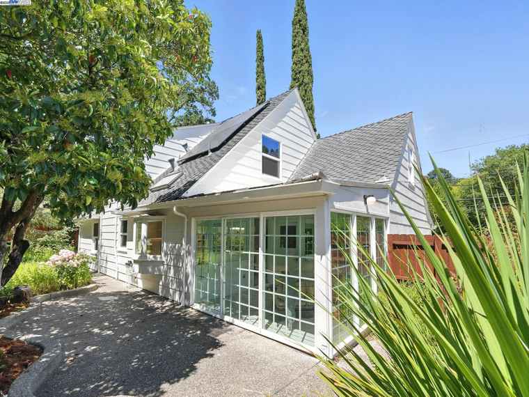 Photo of 160 Moraga Way Orinda, CA 94563