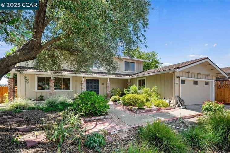 Photo of 681 Rock Oak Rd Walnut Creek, CA 94598