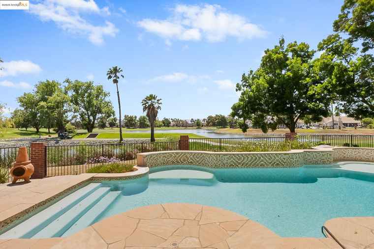 Photo of 2244 Colonial Ct Discovery Bay, CA 94505