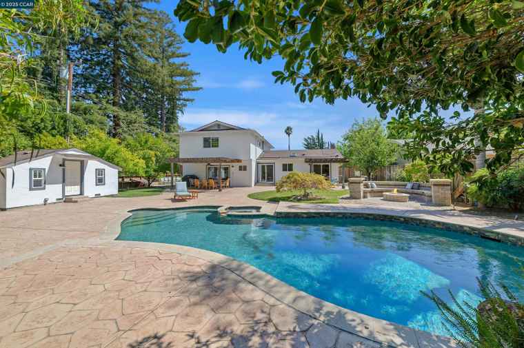 Photo of 2172 La Salle Dr Walnut Creek, CA 94598