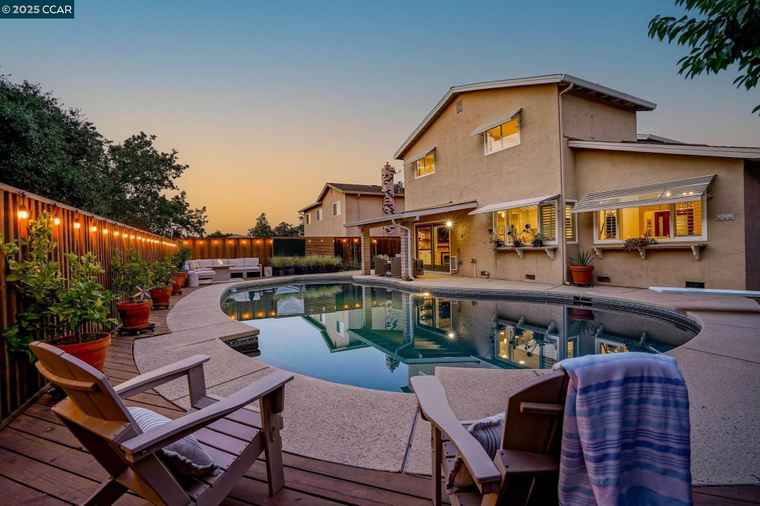 Photo of 2218 Hidden Lakes Ct Martinez, CA 94553