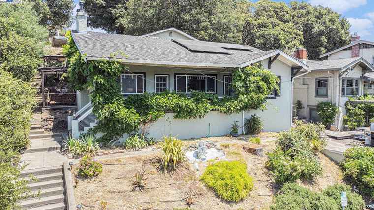 Photo of 925 Grandview Ave Martinez, CA 94553