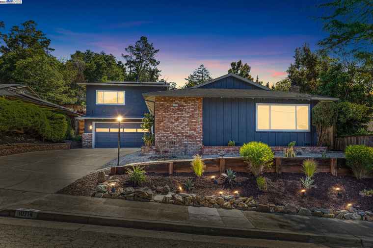 Photo of 10714 Cotter St Oakland, CA 94605