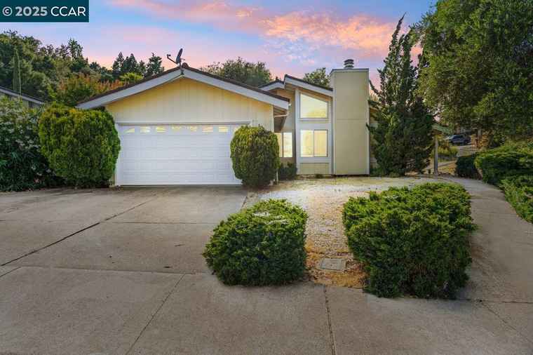 Photo of 100 Sparrow Dr Hercules, CA 94547