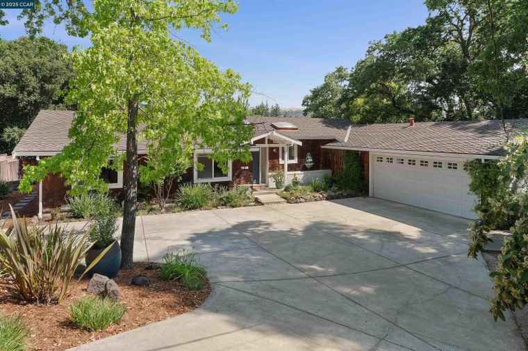 Photo of 23 Timber Ln Lafayette, CA 94549