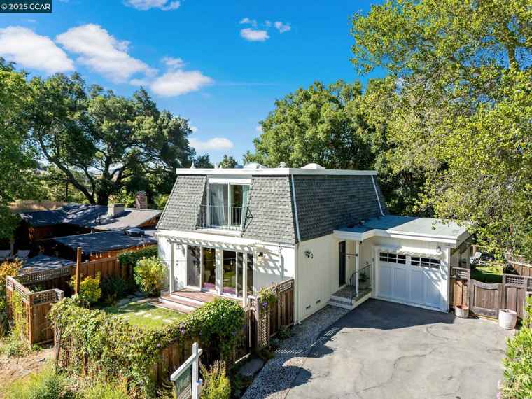 Photo of 2 Birch Ct Orinda, CA 94563