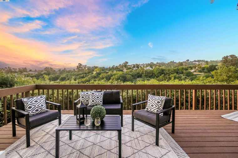 Photo of 3218 Oakes Dr Hayward, CA 94542