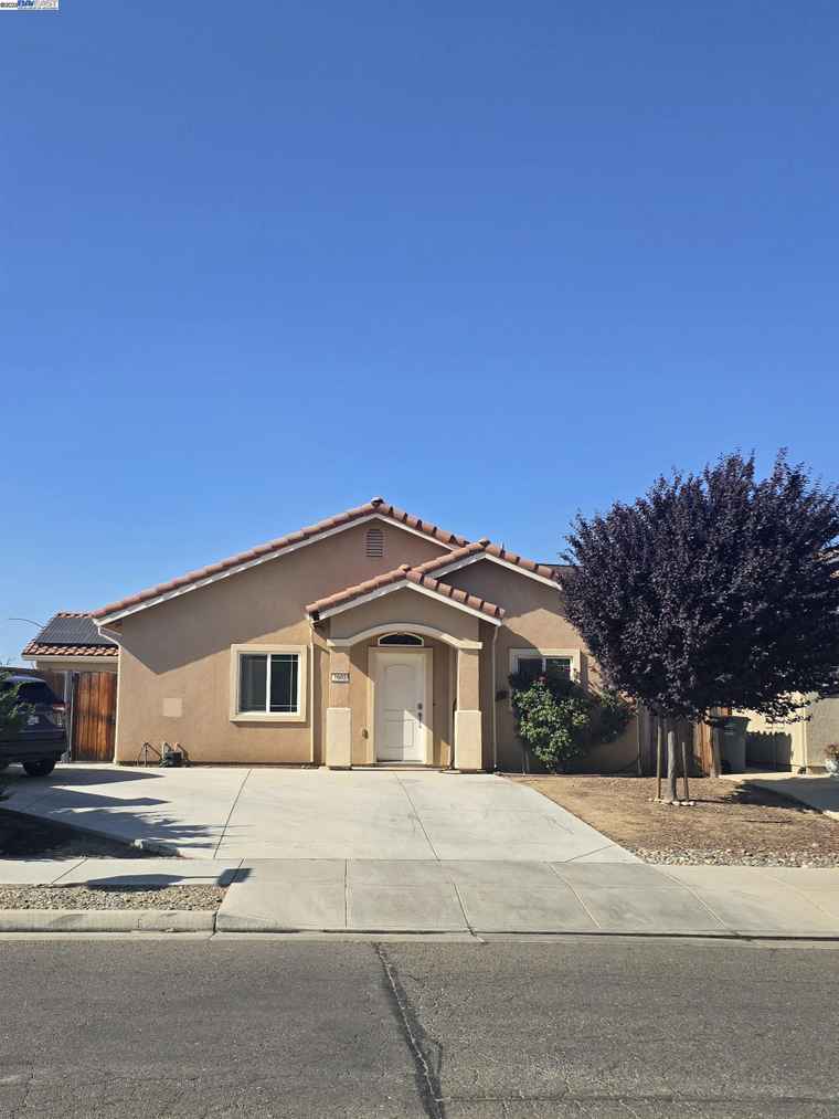 Photo of 1602 Woodbrush Ave Los Banos, CA 93635