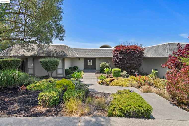 Photo of 15 Bell Waver Way Oakland, CA 94619