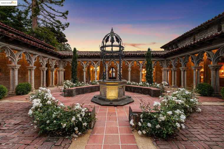 Photo of 2900 Buena Vista Way Berkeley, CA 94708
